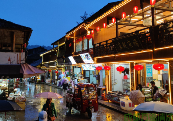 2025年7月19日遂宁某美食城主油烟管道和油烟净化器清洗案例