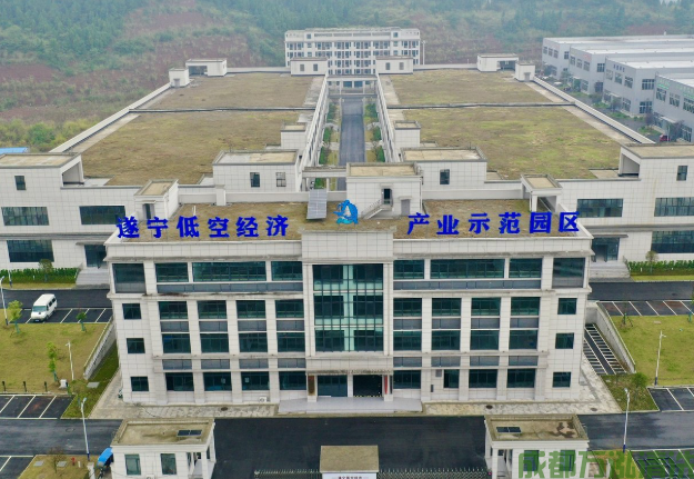 2025年7月23日遂宁某工厂食堂厨房油烟机和烟道清洗案例