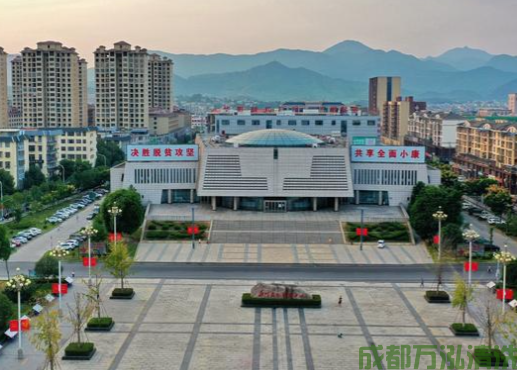 2025年8月26日遂宁某单位食堂后厨油烟机和烟道清洗案例